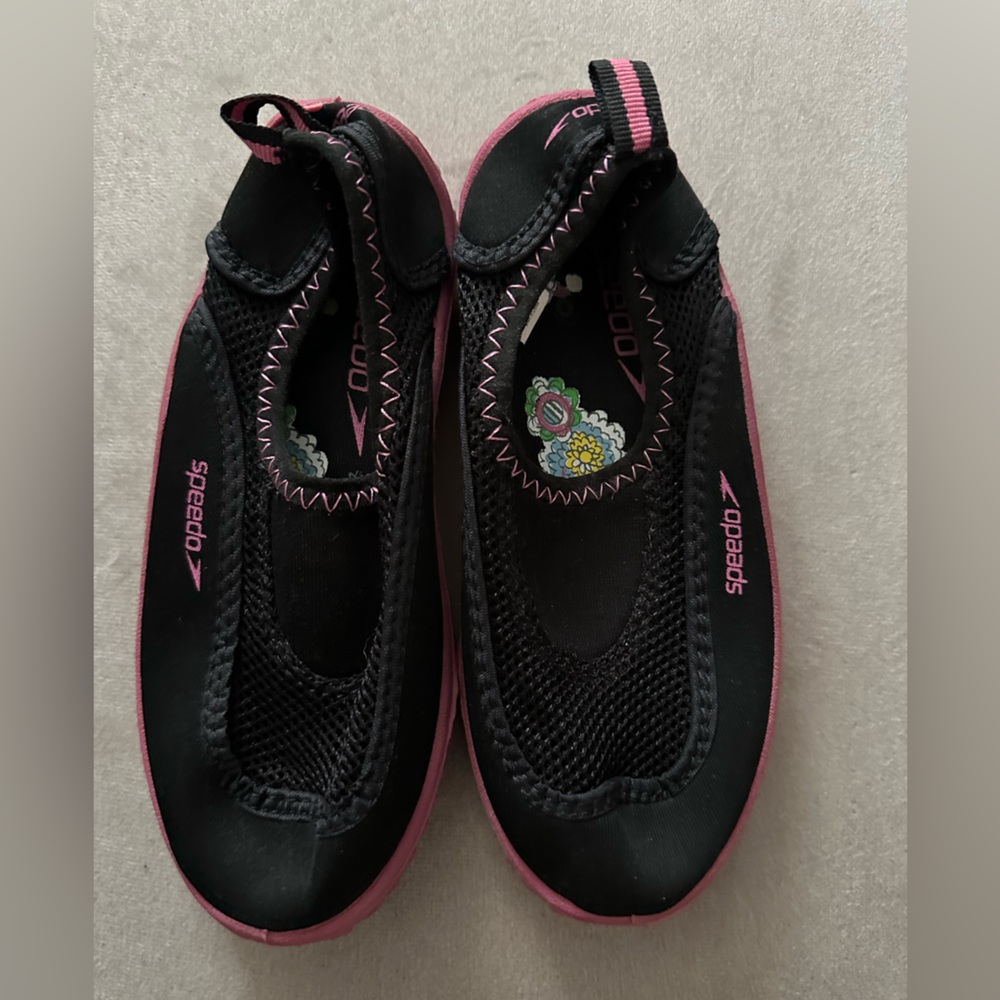 Speedo Water Shoes. Size 11/12 kids. Excellent condition.